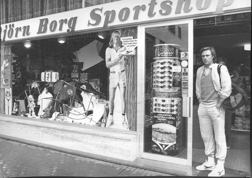 Imprenditore. Bjorn Borg davanti al suo negozio di abbigliamento sportivo a Montecarlo 